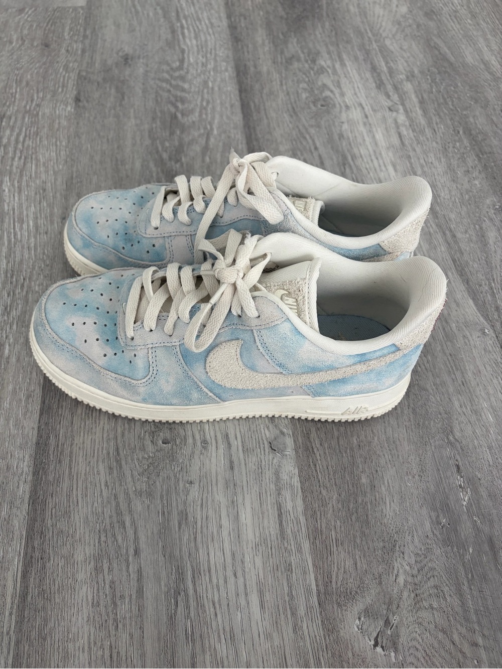Nike Women's Light Blue and White Low-Top Sneakers